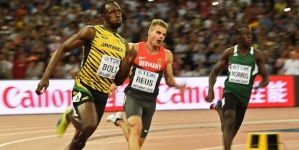 Bolt, Gatlin set up world 200-meter shootout