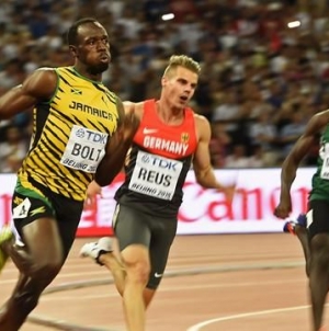 Bolt, Gatlin set up world 200-meter shootout