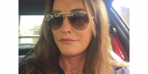 Caitlyn Jenner Posts Her First Selfie