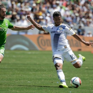 Chad Barrett scores goal for Sounders, injures himself