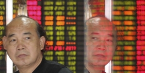 China Stocks Tumble; Other Asian Markets Start to Find Footing