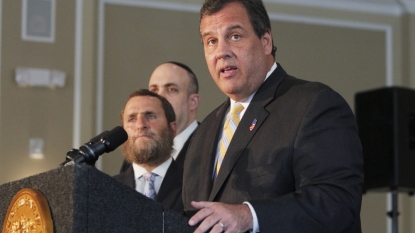 Christie to urge Booker to oppose Iran deal