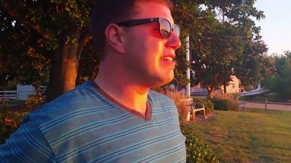 Colourblind man brought to tears by experiencing a handsome sunset for