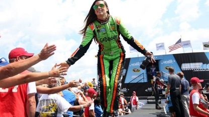 Danica Patrick stays with SHR; new sponsor Nature’s Bakery