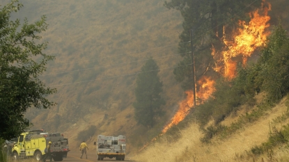 Deadly Washington wildfire rages on