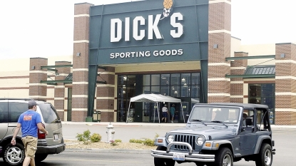 Dick’s Sporting Goods 2Q profit, sales rise