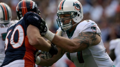 Former No. 1 overall pick Jake Long works out for Falcons