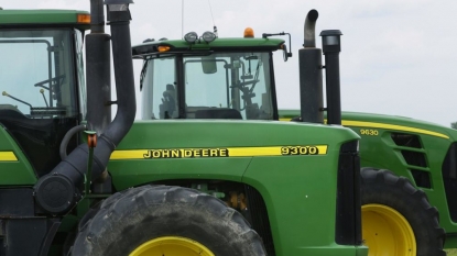 Drop in ag equipment sales hits John Deere earnings