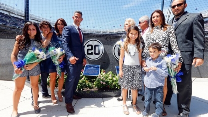 Emotional Posada has No. 20 retired by Yanks