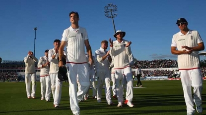 England lead by 85 runs in 3rd Ashes test