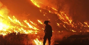 Firefighters from Australia and New Zealand arrive in US