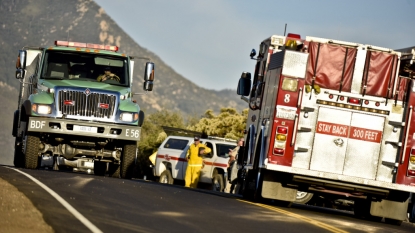 Firefighters gain ground on Anza fire after 4 people are injured