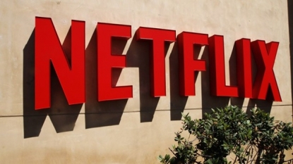 Netflix to give workers with babies a year of paid leave