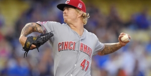 Greinke dominates, hits go-ahead HR as Dodgers beat Reds 2-1