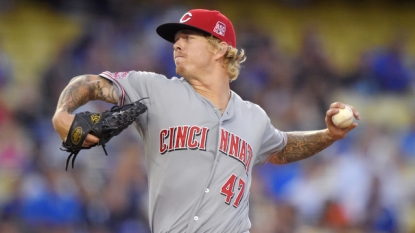 Greinke dominates, hits go-ahead HR as Dodgers beat Reds 2-1