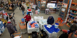 Home Depot beats Street 2Q forecasts