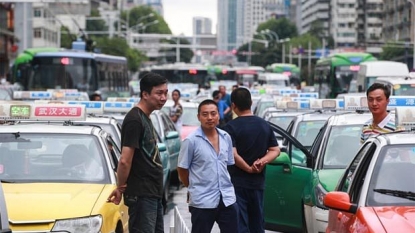 Hong Kong Police Detain Three Uber Employees After Office Raid