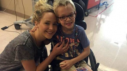 Jennifer Lawrence brightens day of sick children in Montreal