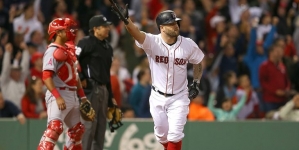 Mariners edge Red Sox in 12 after blowing big lead