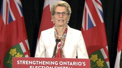 Kathleen Wynne takes another jab at Stephen Harper