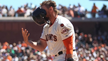 Vogelsong, Bumgarner help Giants beat Cardinals 2-0