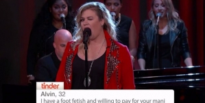 Kelly Clarkson Sang Tinder Bios & It Is Fabulous