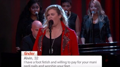 Kelly Clarkson Sings Outrageous Tinder Profiles