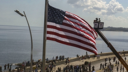 Kerry raises US flag at Havana embassy