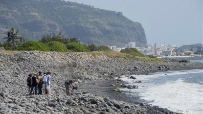 MH370: Experts to begin examining wing part