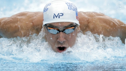 Michael Phelps storms to 200m medley title