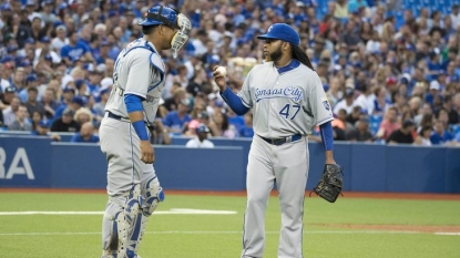 Lowe roughed in up in Toronto debut, Royals beat Jays 7