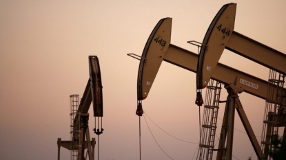 US crude prices fall towards US$40 on global glut