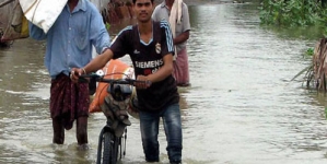 Heavy rains disrupt normal life in West Bengal