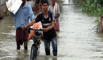 Heavy rains disrupt normal life in West Bengal