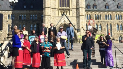 Mulcair to participate in bilingual Munk debate next month