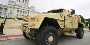 Pentagon taps Oshkosh to build next Humvee