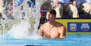 Phelps wins 200 fly at nationals with fastest time in world