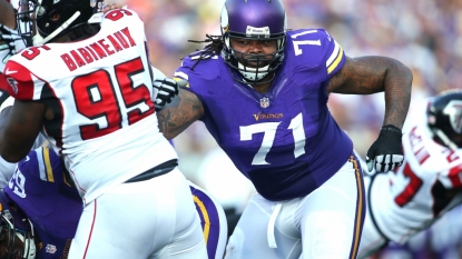 Vikings tackle Phil Loadholt suffers torn Achilles