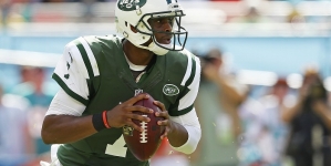 Jets QB Geno Smith has plates, screws inserted into broken jaw