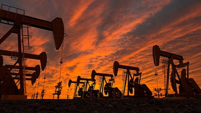 US oil falls towards $40 on global glut