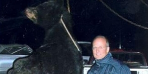 Photos show dentist who killed Cecil the lion illegally shot bear