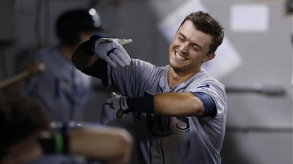 Rays rookie gets silent treatment, so he high-fives air