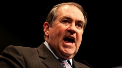 Republican 2016 hopeful Huckabee rakes in almost $1 million for speeches