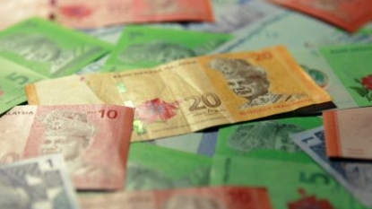 Ringgit Weakens Most in Asia as Psychological Reserves Mark Eyed