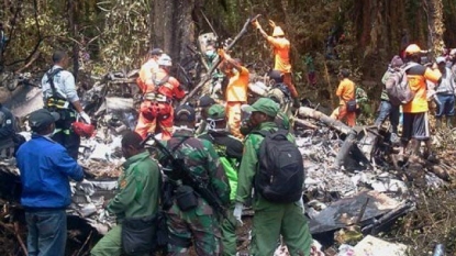 SAR Team Starts Recovering Bodies From Trigana Air Crash Site