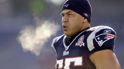 Seau earns emotional send-off at Hall of Fame