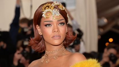 Lewis Hamilton: F1 champion parties with Rihanna in Barbados