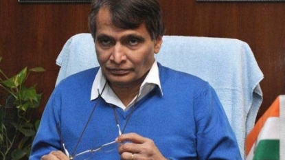 Kolkata: Suresh Prabhu’s convoy blocked by protesters, minister forced to walk