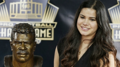 Sydney Seau pays tribute to Hall of Fame father