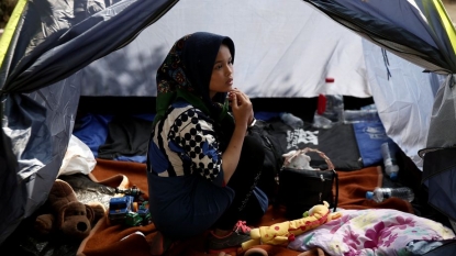 Syrians begin boarding refugee ship on Greek island